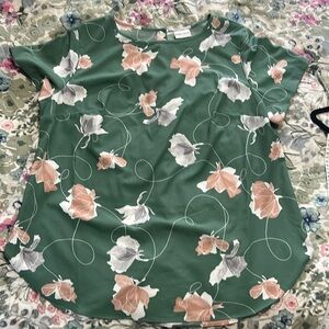 Ava & Viv floral top